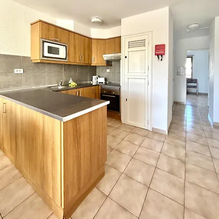 1 Bed Castle Harbour Apt With Pool View C120