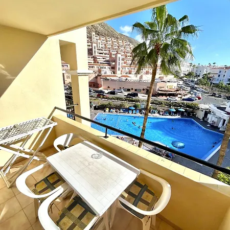 1 Bed Castle Harbour Apt With Pool View C120 Apartment